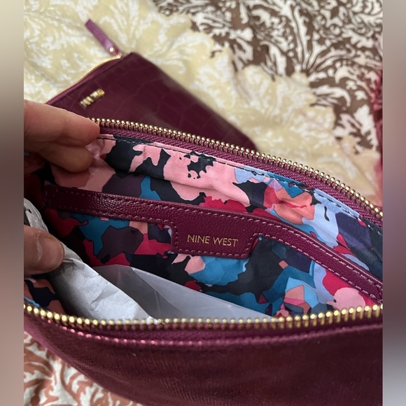 BEAUTIFUL clutch and purse from Nine West with tags on! - Picture 8 of 8
